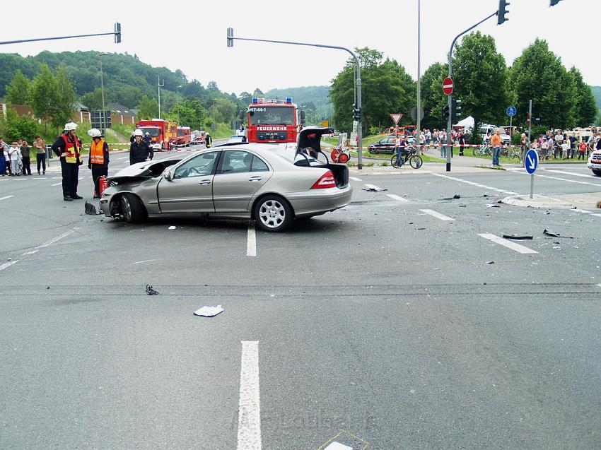 Schwerer Unfall mit Reisebus Lohmar Donrather Dreieck P340.JPG